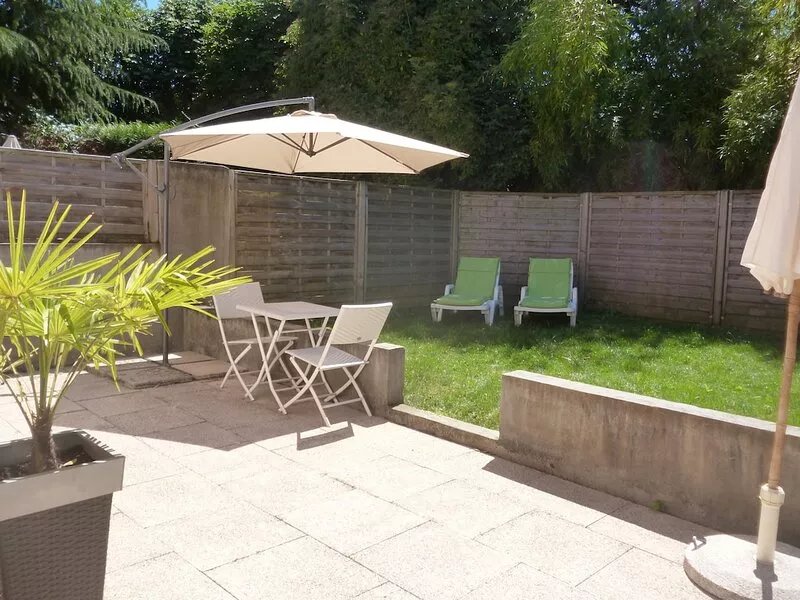 Studio with garden very close to the center of Thonon Baths