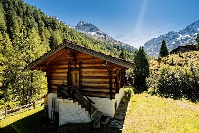 Luxury Chalet in La Monta close to the ski resort of Arolla, Evolène, free wifi.