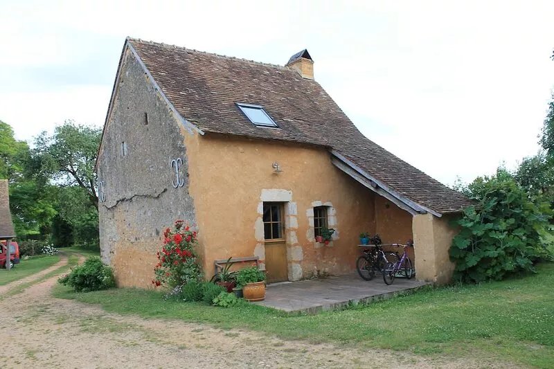 Guest house in character village of Asnières sur vègre (near Solesmes)