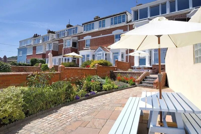 THE GARDEN SUITE, pet friendly, country holiday cottage in Lyme Regis