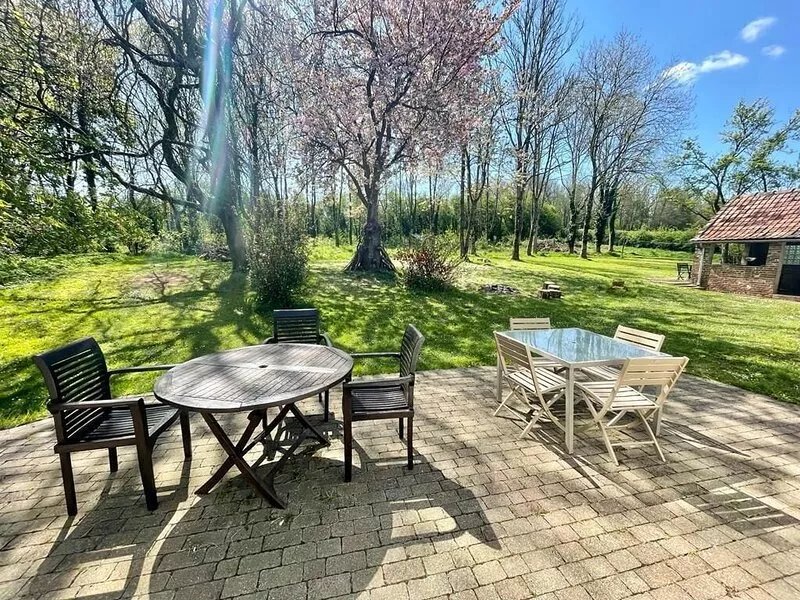 Seven Bdm Family House In Countryside Village With Large Beautiful Secure Garden