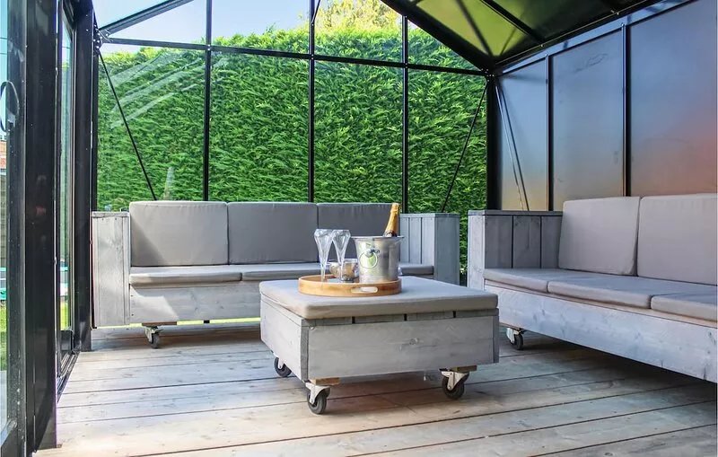 Lovely home in Diksmuide with jacuzzi