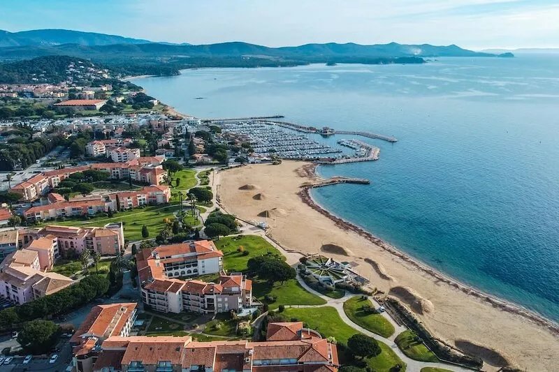 Apartment 3 *** with direct access to the beach and sea view