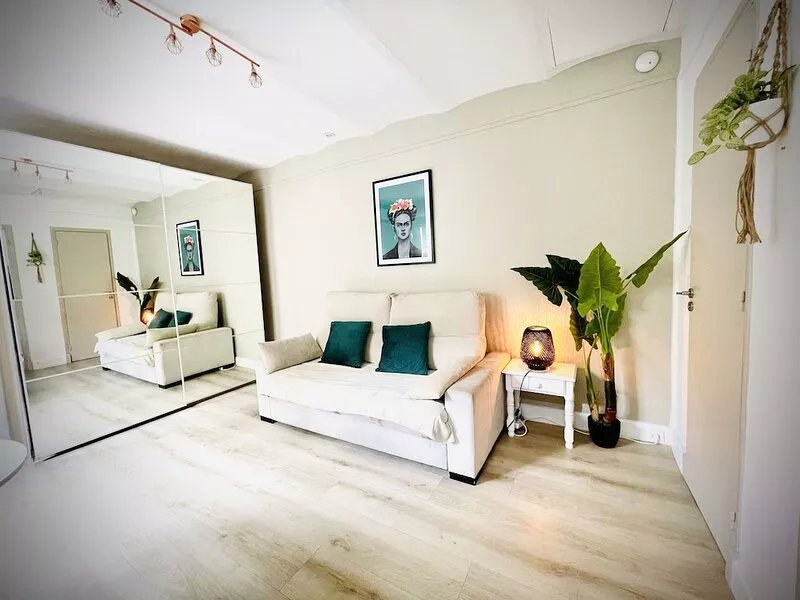 Maisonette bas Suquet with quiet terrace, 200m from the beaches, near the Palace