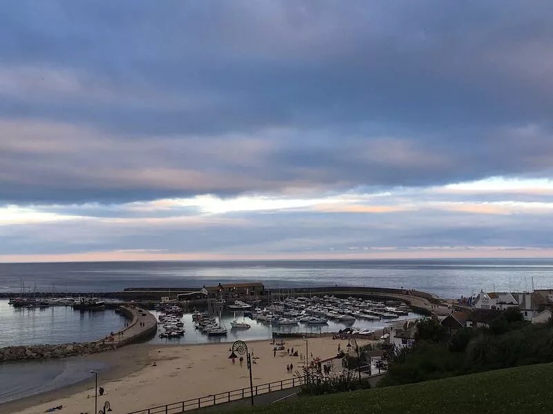 River and coastal views. Seaton beach 5 min drive, Lyme Regis 10 mins.