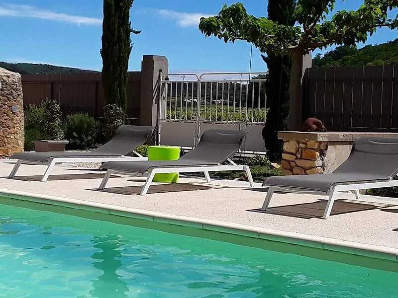 Cottage with pool for 2 to 3 people in the Gard between Uzès and Avignon