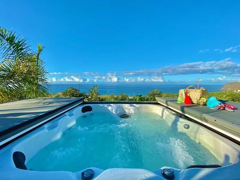 CASA LAVA Bright house with magnificent sea views.