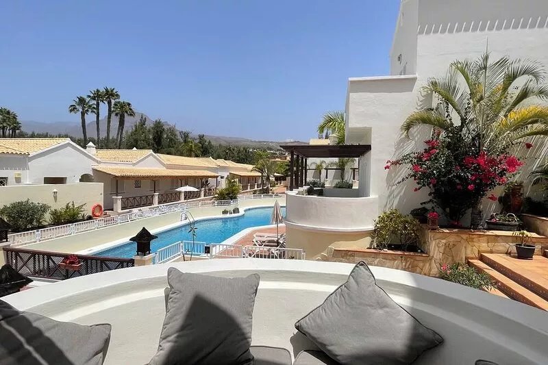 Luxury, Boutique Two Bedroom Modern Townhouse with Golf Views