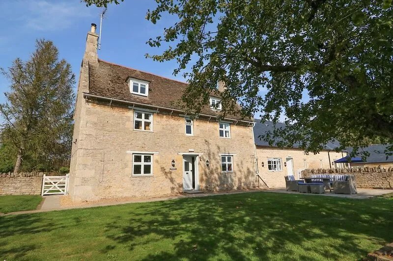 THE CROFT FARM, pet friendly, luxury holiday cottage in Wansford