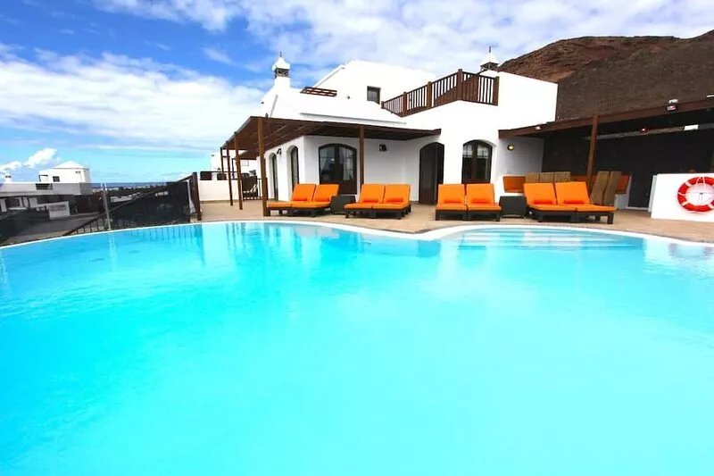 Villa Oceano Once - Beautiful 5 Bedroom private pool and hot tub