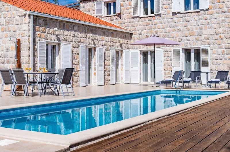 Family-friendly villa with pool in a quiet village close to the cleanest beaches