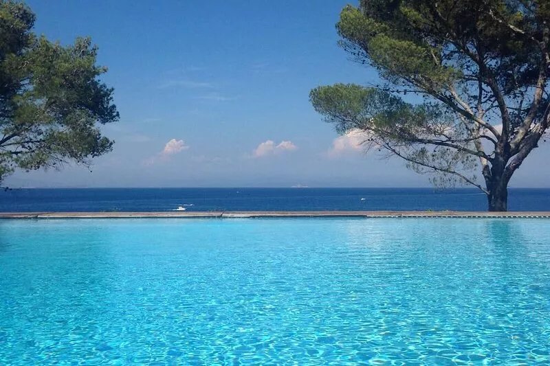 Villa with pool in the park, only 100 meters from the sea