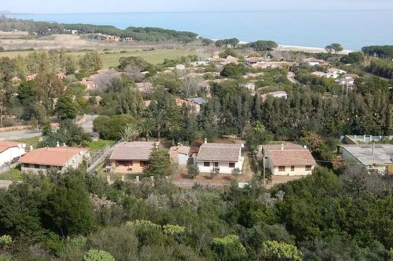 Su Sinnipiri A cottage with garden right on the beach