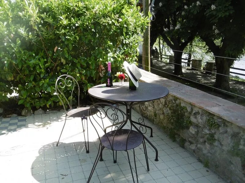 Classic France: AC bedrooms, central, garden, BBQ.