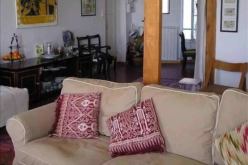 Apartment with Sea Views Located in the Old Part of Menton