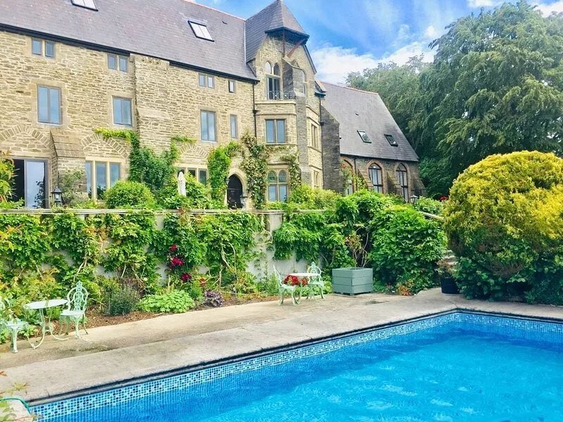 Little Peregrine, an Idyllic quiet cottage at Peregrine Hall.
