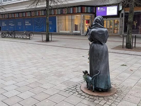 Statyn ''bomullsspinnerskan''