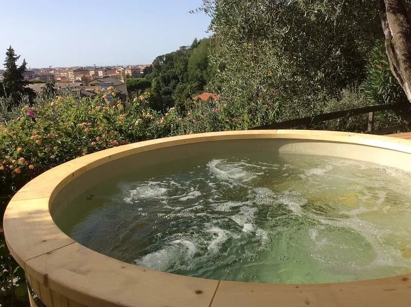 is a small apartment recently restored. Ideal for a couple.