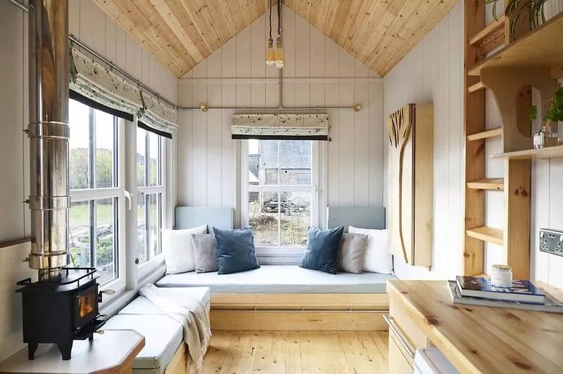 Unique tiny house with wood fired roll top bath in heart of the Cairngorms
