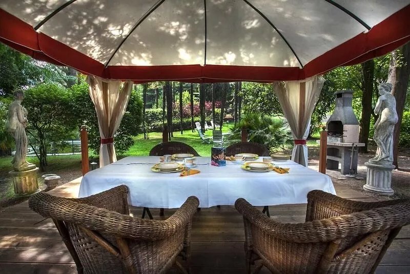 Historic villa, 1 km to the beach, 500m to the city, pool, sauna