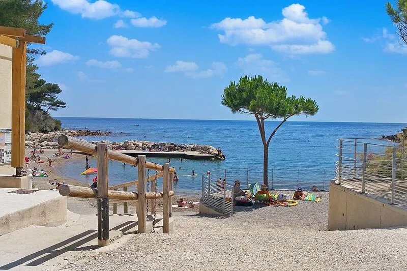 Quiet villa with swimming pool and private garden. Beach and village 800 m'away