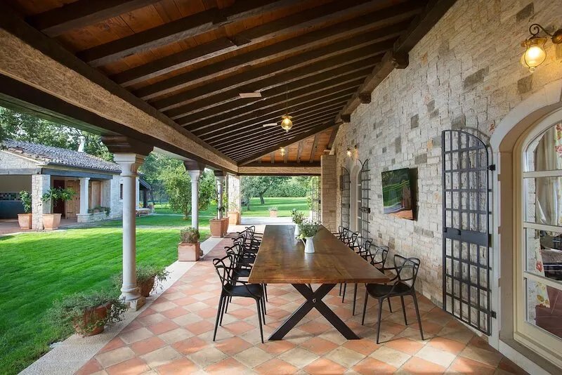 First class luxury villa with big pool, 1000sqm living area, 30000 sqm garden