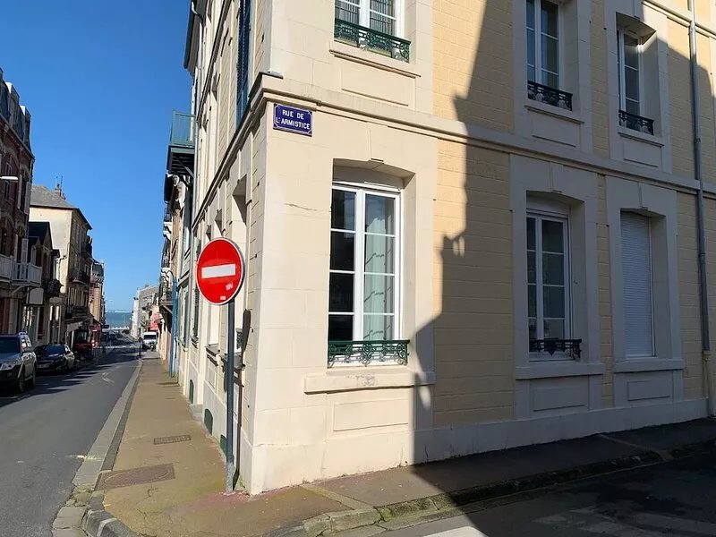 Renovated bright F2 in hyper center town, 150m from the sea villers sur mer
