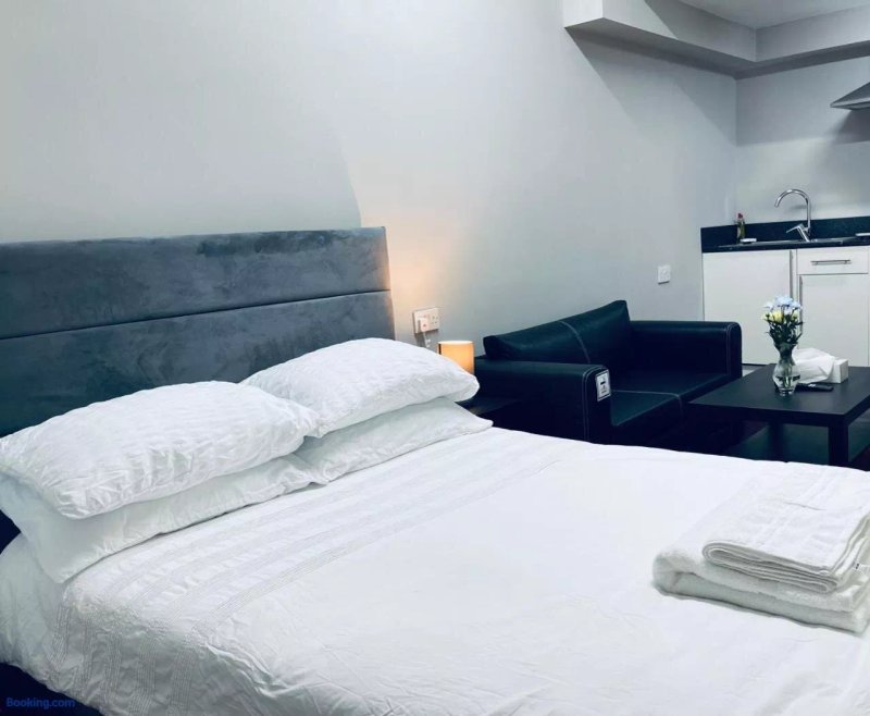 Star Apartments