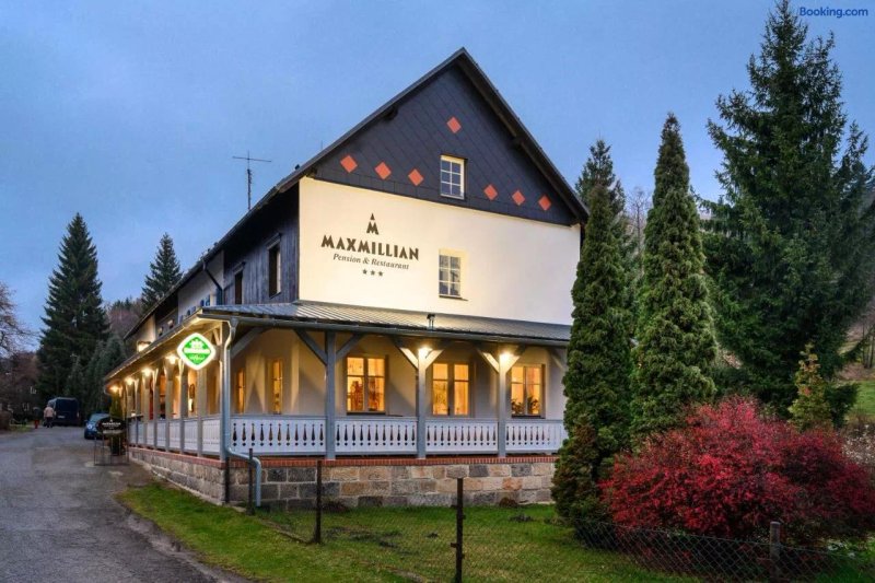 Maxmillian Pension & Restaurant