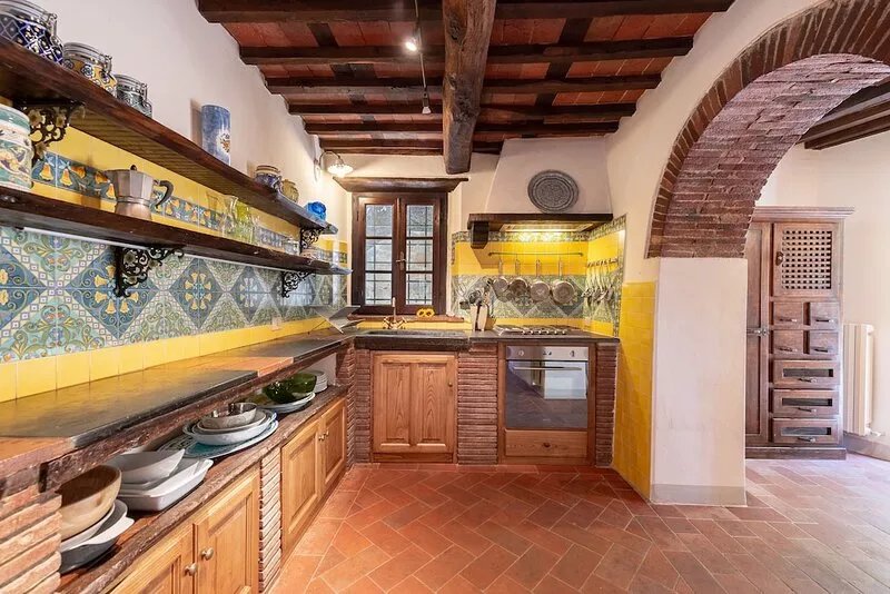 La Camelia - stylish Tuscan farmhouse with cascading pool near Lucca