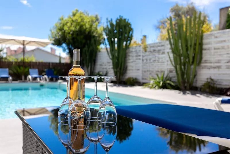 HEATED POOL - A WALK TO JUAN LES PINS BEACHES AND OLD CENTER ANTIBES -