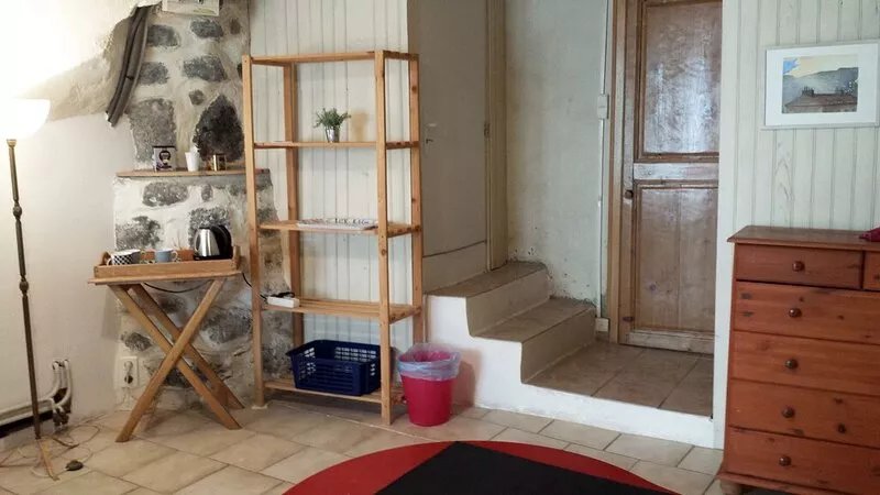 Independent room. Atypical house. Medieval hamlet at the foot of the volcanic