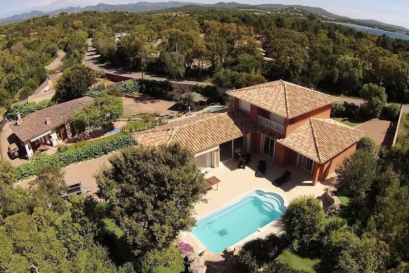 Villa 500 m from the sea Gulf of Porto Vecchio, heated pool; absolute calm.