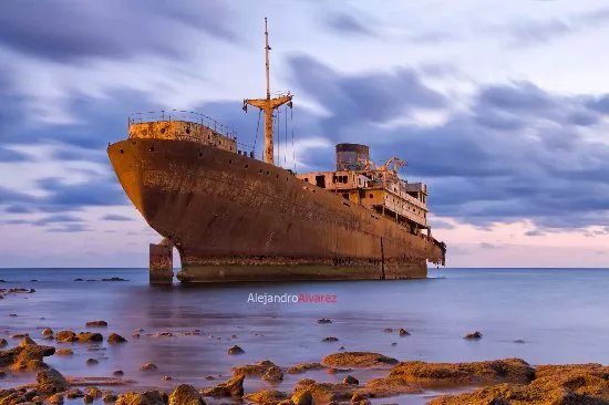 Barco Telamon encallado