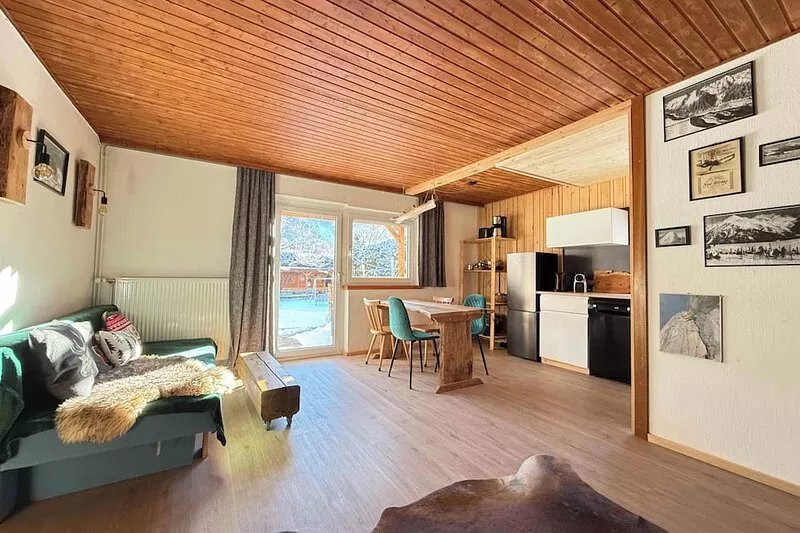 Chalet style apartment mountain view in the middle of the National Park