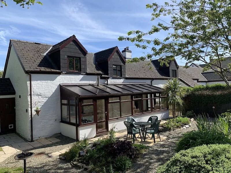 Spacious  Cottage within a short distance from four beautiful beaches