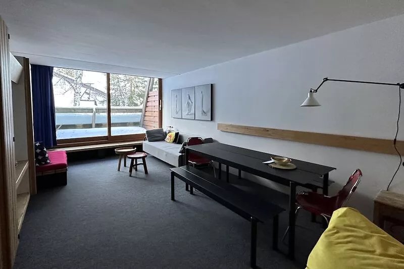 Modernly designed Apartment , Heart of the station, Ski on door, south terrace