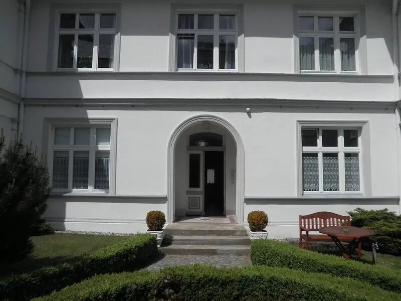 Exclusive apartment (3 rooms, 85 sqm) in a quiet location, only 50m to the
