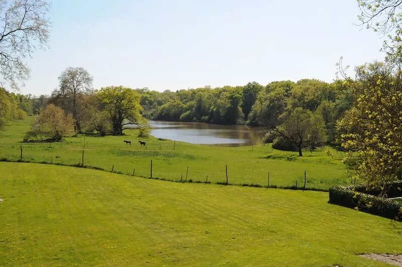 Rent a charming castle at the heart of the Bourbonnais