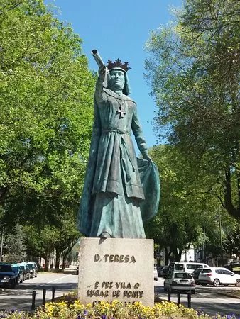 Estatua de Dona Teresa