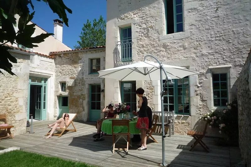 Large & charming village house (XVI°) with garden