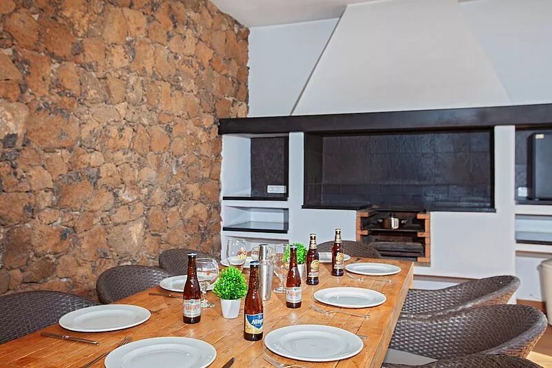 PURE LUXURY 4 Bedroom 5 bathroom Villa With  Heated pool, Aircon and Hot Tub