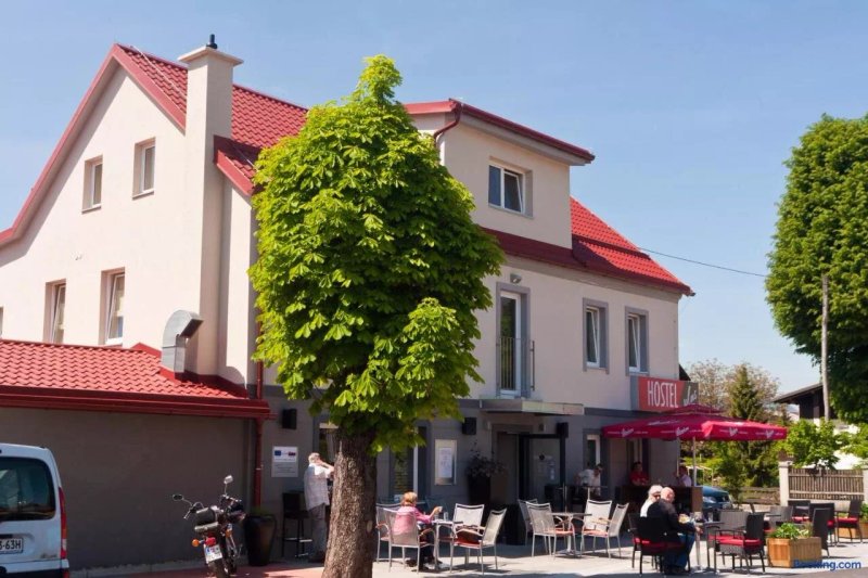 Hostel Plus Caffe