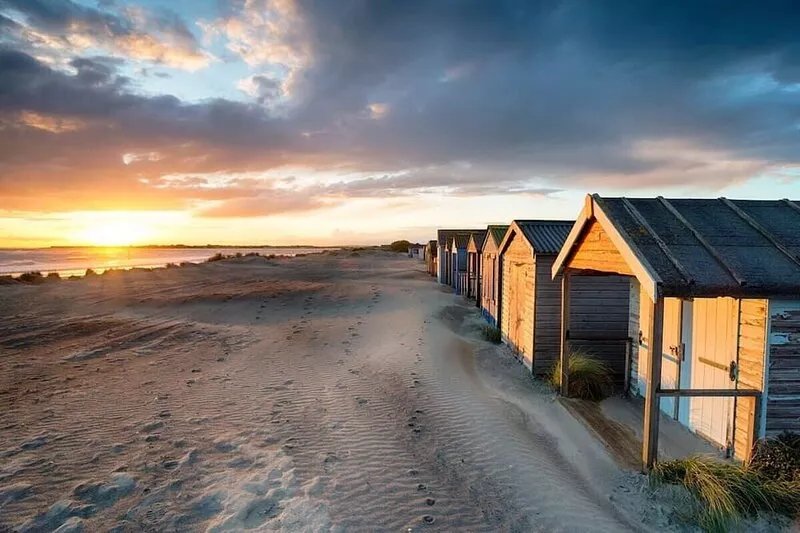 Sunny seafront chalet - sleeps 6