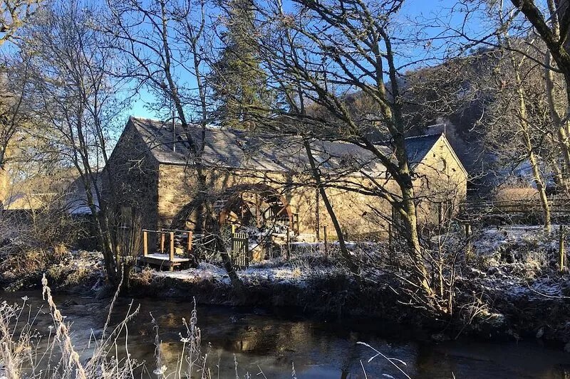 Secluded riverside retreat in the Berwyn mountains close to Snowdonia