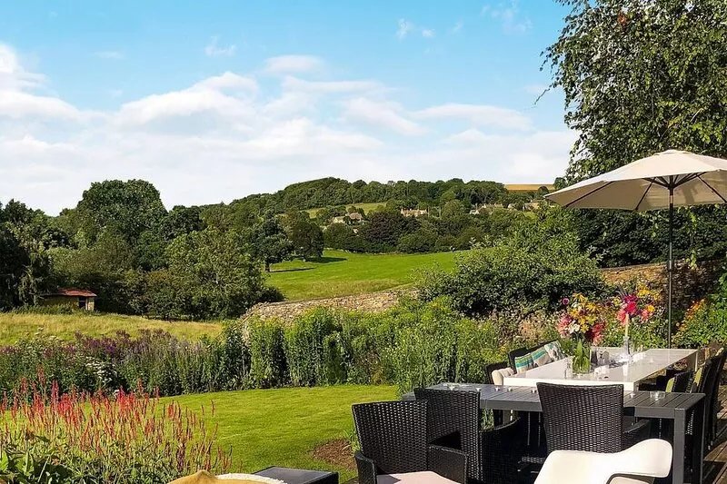 3 bedroom accommodation in Sevenhampton, near Cheltenham