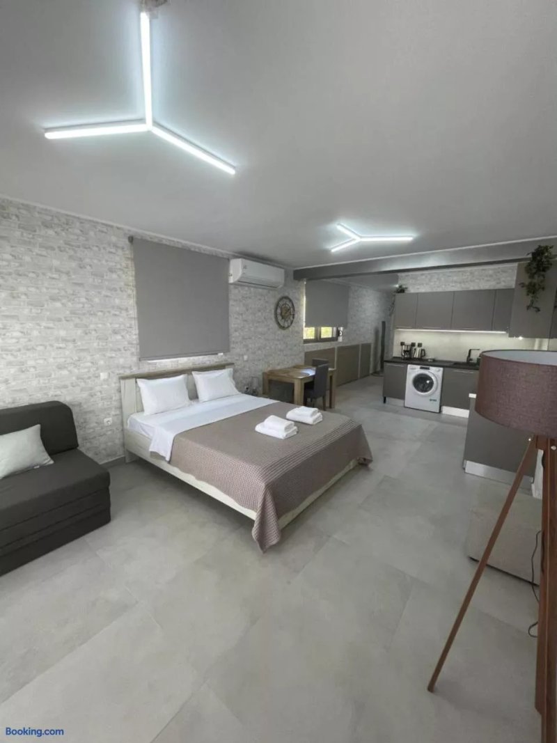 AVR Airport Deluxe Suites 6