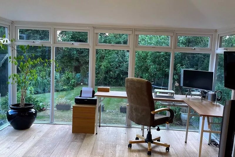 Luxury detached 4 bed w/ cinema room, gym, office - 20 mins from central London