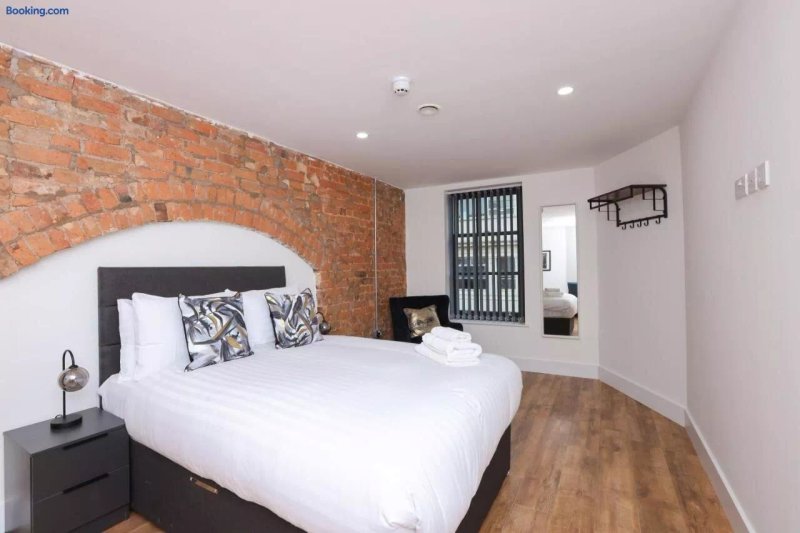 Concert Square Apartments By Happy Days