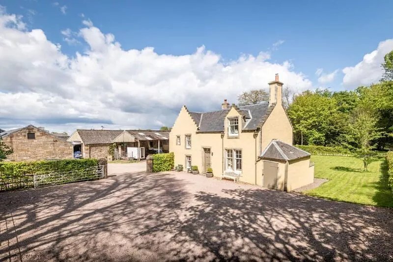 A traditional 3 bedroomed farmhouse close to St Andrews